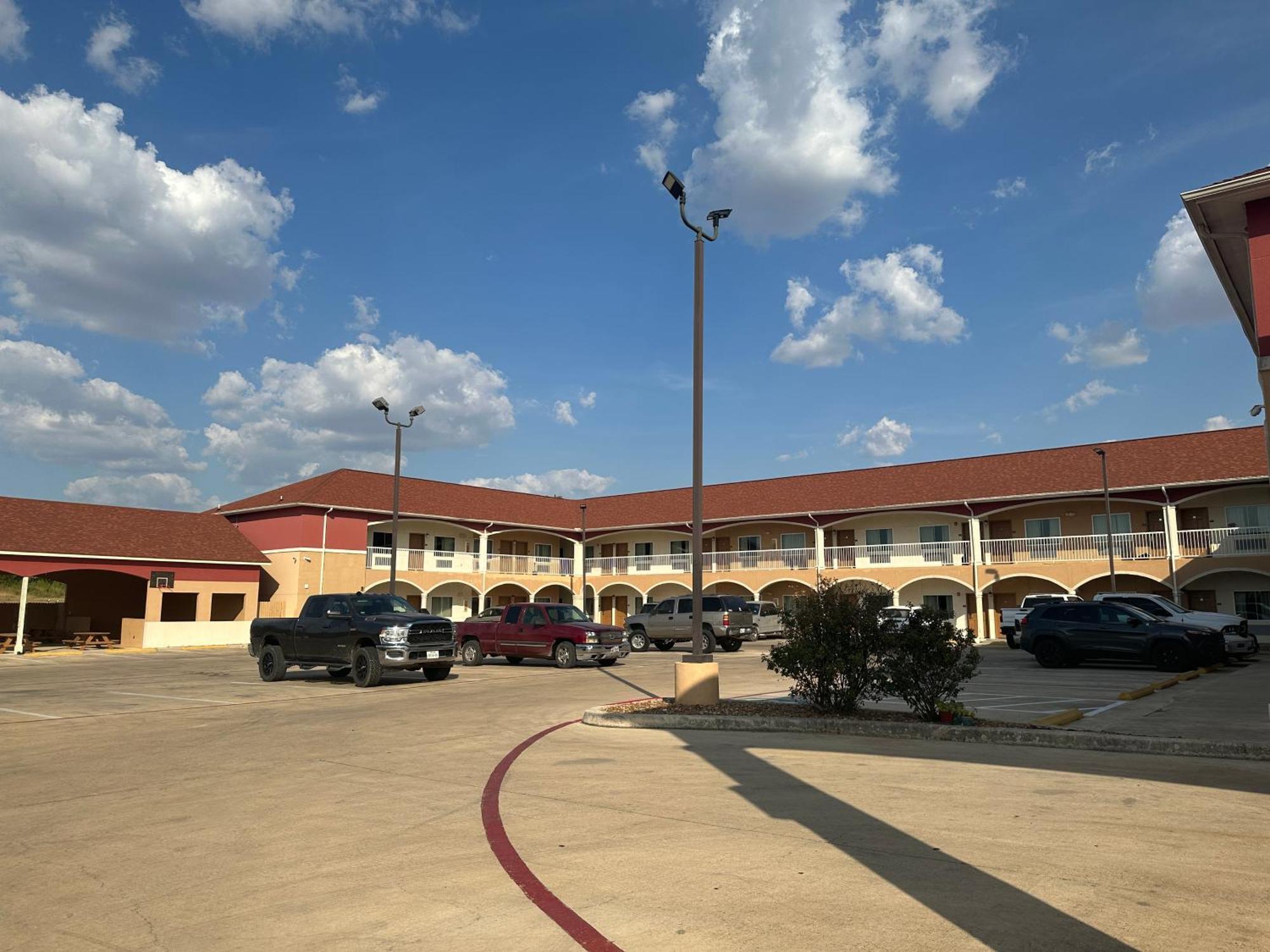 Executive Inn & Suites Floresville 외부 사진
